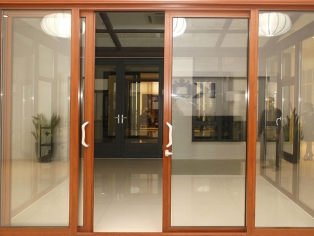 cua-nhom-xingfa-lua-ben-dep-cach-am-gia-tot-2025